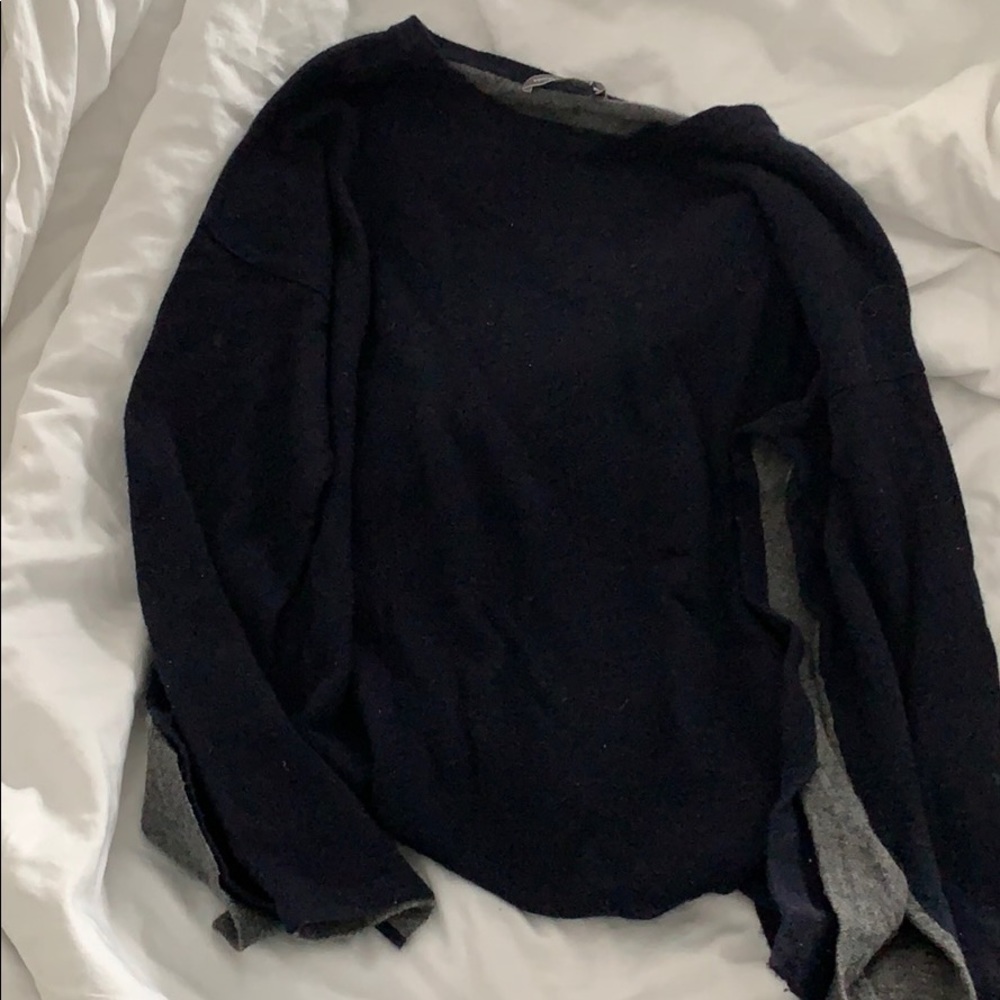 Vince 100% cashmere navy gray Sweater